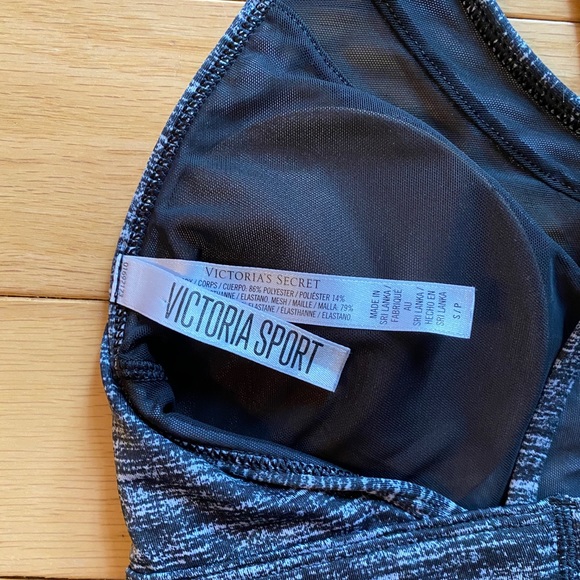 Victoria Secret Sports Bra with scrappy back sz S - Picture 3 of 3